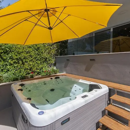 Luxury Seafront Morska With Pool, Jacuzzi And Sauna At The Beach In Center Of Вилла
