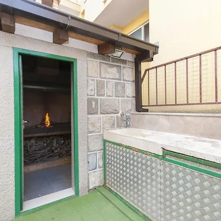 Вилла Luxury Seafront Morska With Pool, Jacuzzi And Sauna At The Beach In Center Of Башка-Вода