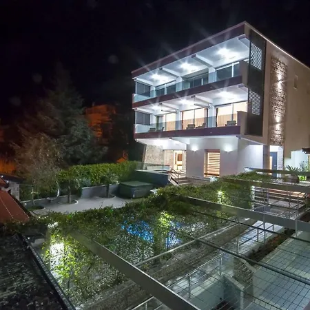Вилла Luxury Seafront Morska With Pool, Jacuzzi And Sauna At The Beach In Center Of