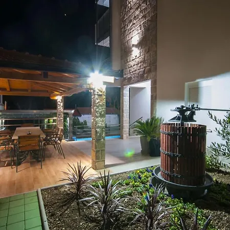 Luxury Seafront Morska With Pool, Jacuzzi And Sauna At The Beach In Center Of *