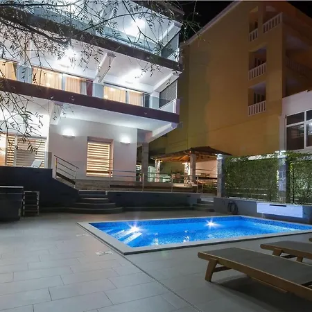 Вилла Luxury Seafront Morska With Pool, Jacuzzi And Sauna At The Beach In Center Of