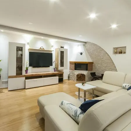 Luxury Seafront Morska With Pool, Jacuzzi And Sauna At The Beach In Center Of