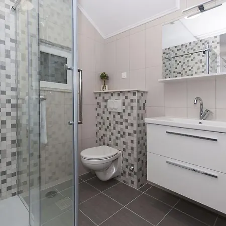 Luxury Seafront Morska With Pool, Jacuzzi And Sauna At The Beach In Center Of * Башка-Вода