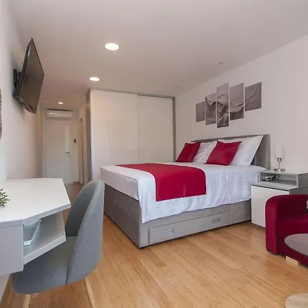 Luxury Seafront Morska With Pool, Jacuzzi And Sauna At The Beach In Center Of *