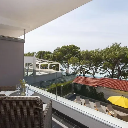 Luxury Seafront Morska With Pool, Jacuzzi And Sauna At The Beach In Center Of Башка-Вода