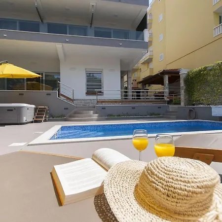 Luxury Seafront Morska With Pool, Jacuzzi And Sauna At The Beach In Center Of Вилла Башка-Вода