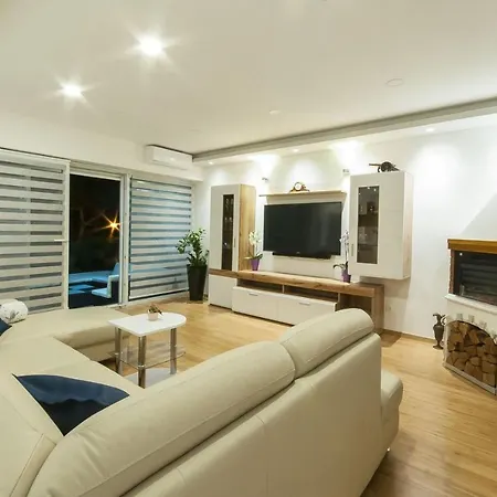 Luxury Seafront Morska With Pool, Jacuzzi And Sauna At The Beach In Center Of Вилла Башка-Вода