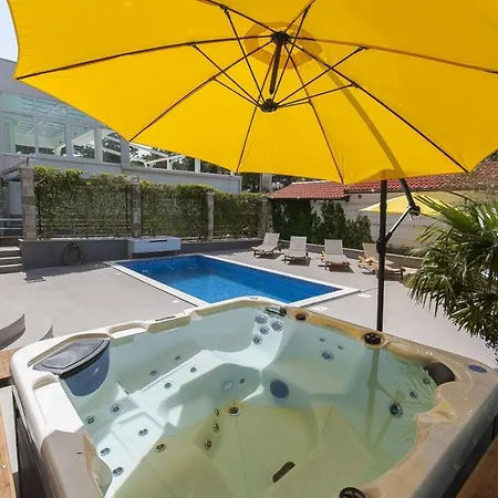 Luxury Seafront Morska With Pool, Jacuzzi And Sauna At The Beach In Center Of * Башка-Вода