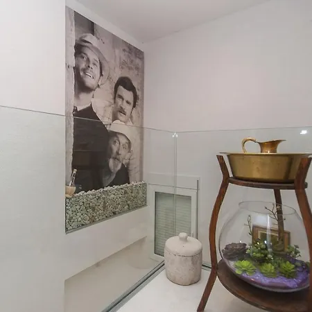 Вилла Luxury Seafront Morska With Pool, Jacuzzi And Sauna At The Beach In Center Of Башка-Вода