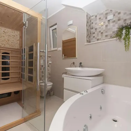 Luxury Seafront Morska With Pool, Jacuzzi And Sauna At The Beach In Center Of