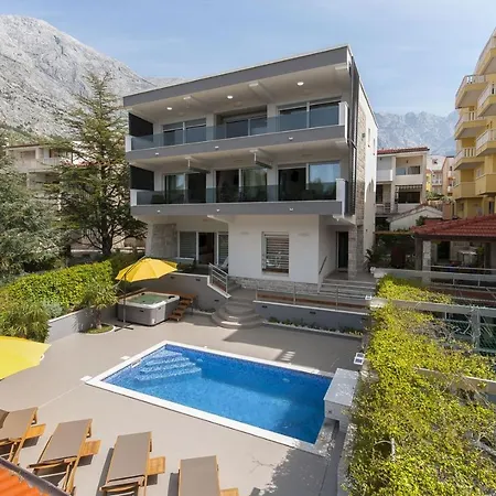 Вилла Luxury Seafront Morska With Pool, Jacuzzi And Sauna At The Beach In Center Of